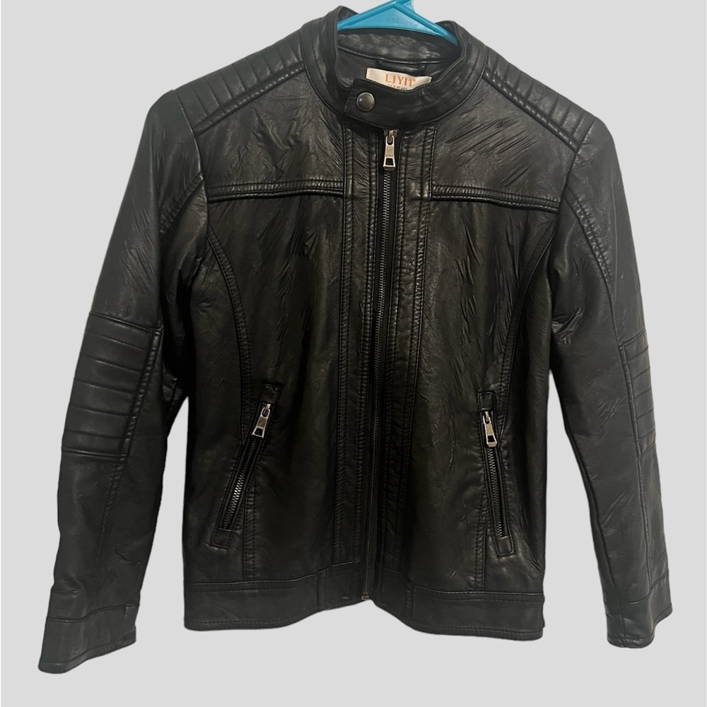 Very cute and very good condition Black faux unisex leather jacketn